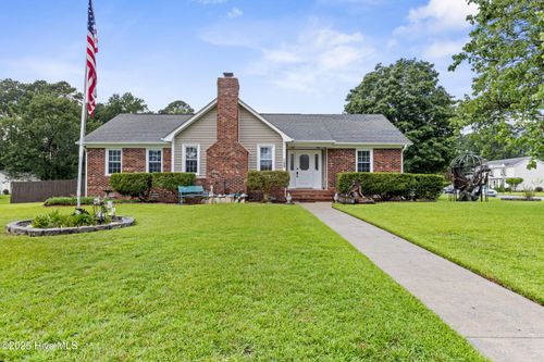 105 University Dr, Jacksonville, NC, 28546-7405 | Card Image
