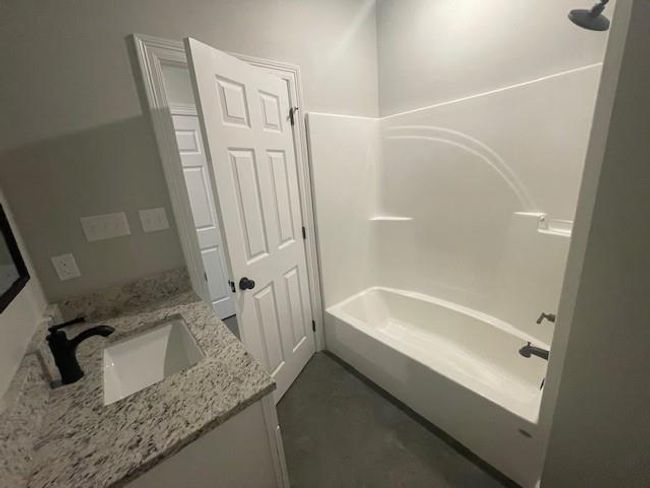 Hall Bath | Image 4