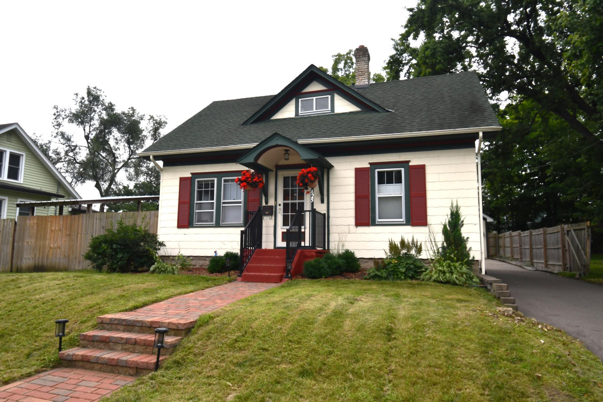 7th St, Hastings, MN 55033
