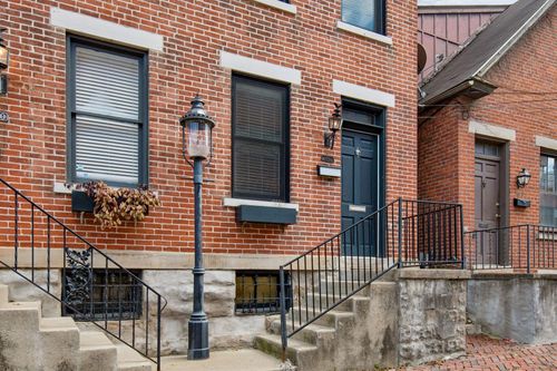 582 S Pearl St, Columbus, OH, 43215-5750 | Card Image