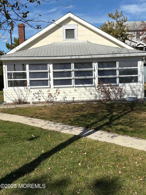 711 Riverside Dr, Toms River, NJ, 08753-7234 | Card Image