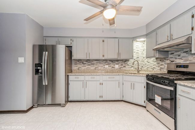 5 - 7755 S Roberts Rd, Home with 2 bedrooms, 2 bathrooms and 2 parking in Bridgeview IL | Image 4