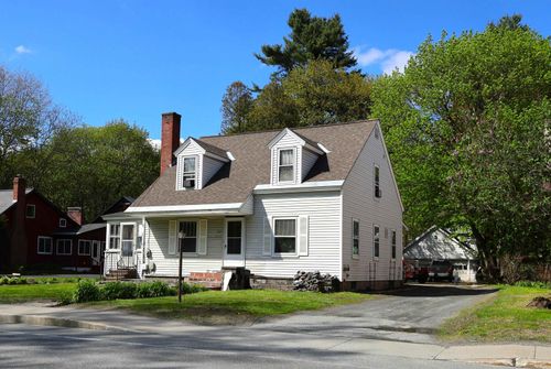 427 Maple St, White River Junction, VT, 05001-8154 | Card Image