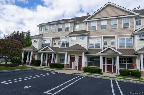 6-19 Putters Way, Middletown, NY, 10940-2678 | Card Image