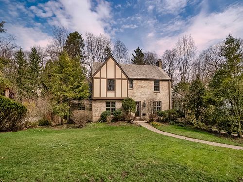 16 Woodland Dr, Mt. Lebanon, PA, 15228-1714 | Card Image