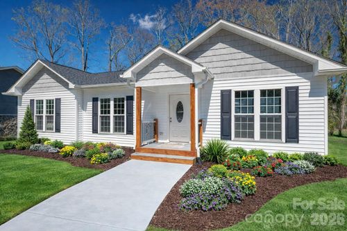 660 W 9th St, Newton, NC, 28658-3823 | Card Image