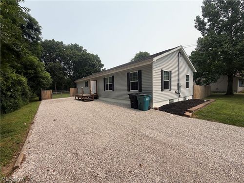 40 Tuckmere Dr, Painesville, OH, 44077-2459 | Card Image