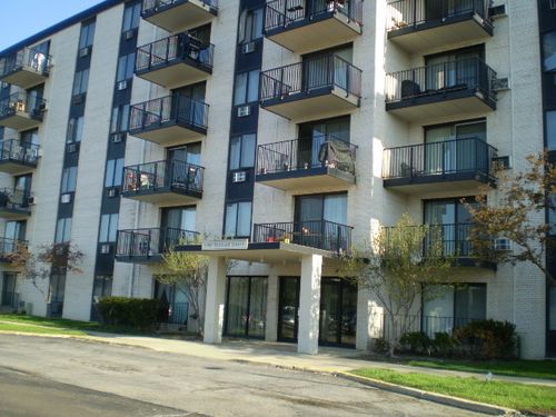 apt-2i-9098 Terrace Dr, Niles, IL, 60714-5842 | Card Image