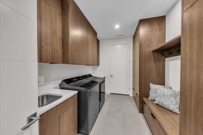 Laundry Room | Image 18