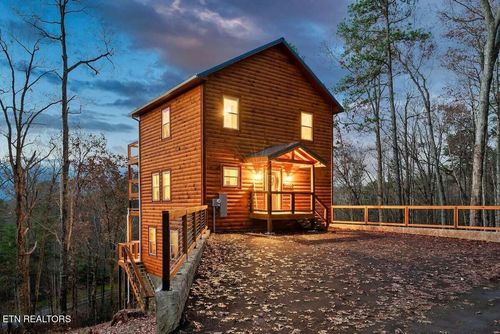 1808 Spring Hill Dr, Sevierville, TN, 37876-9010 | Card Image