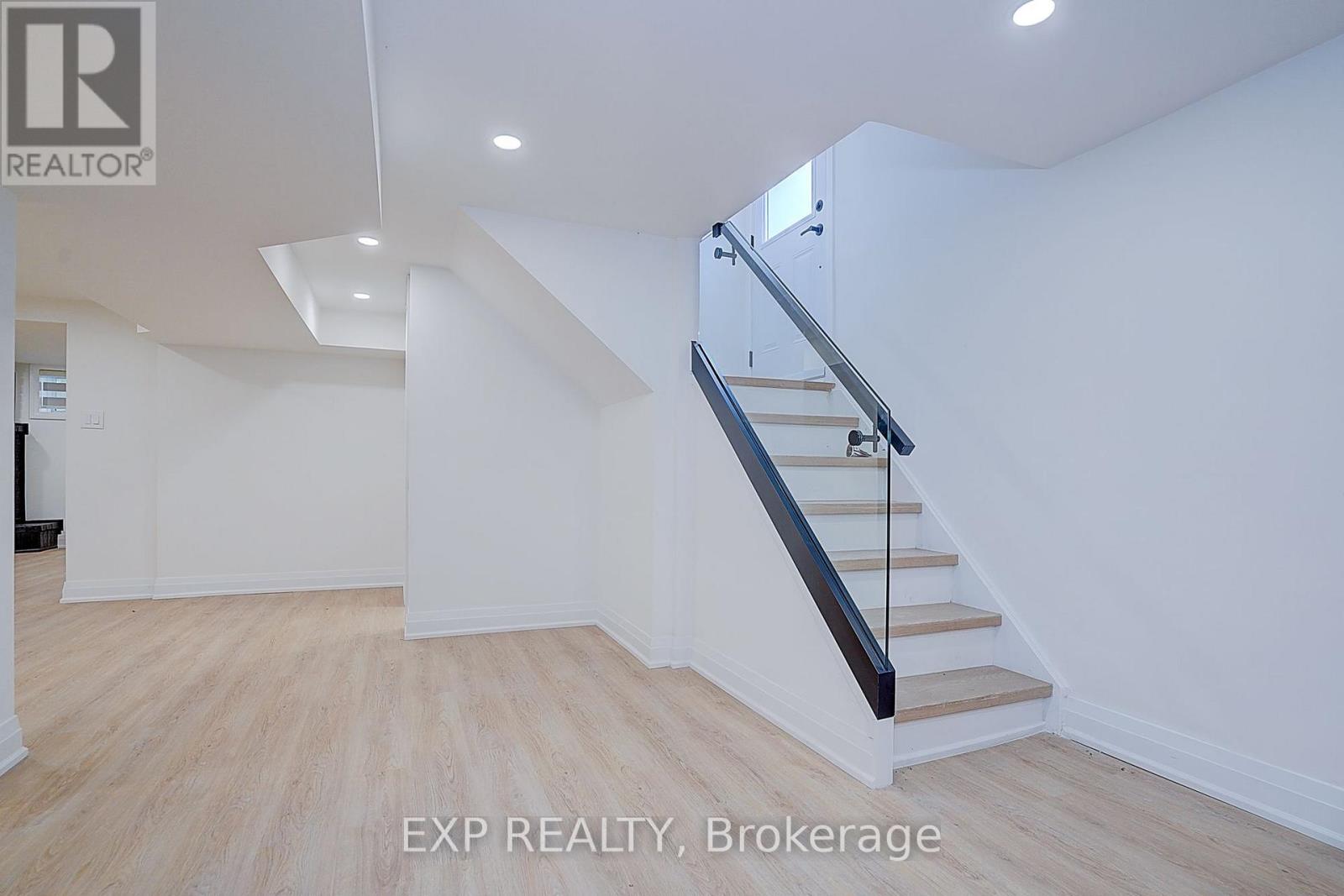 Residential Lease in Toronto (Dorset Park) 4