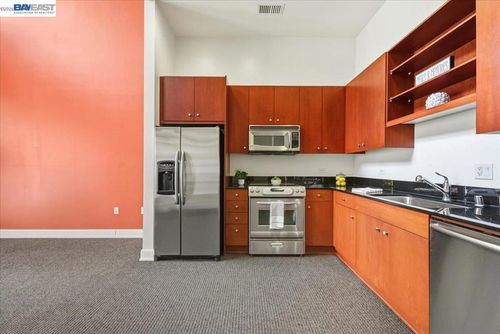 809 Clay St, Oakland, CA, 94607-3907 | Card Image