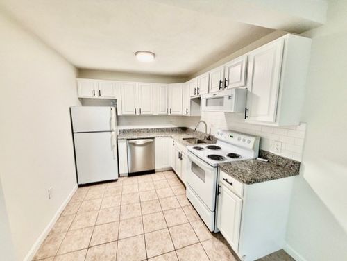b9-900 Lexington St, Waltham, MA, 02452-4852 | Card Image