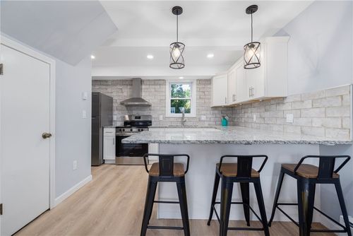 apt-10-152 Tuckerman Ave, Middletown, RI, 02842-6059 | Card Image