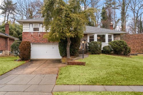 83 Stratford N, Roslyn Heights, NY, 11577-2315 | Card Image
