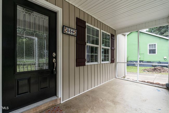 004-1920x1080-front-porch | Image 9