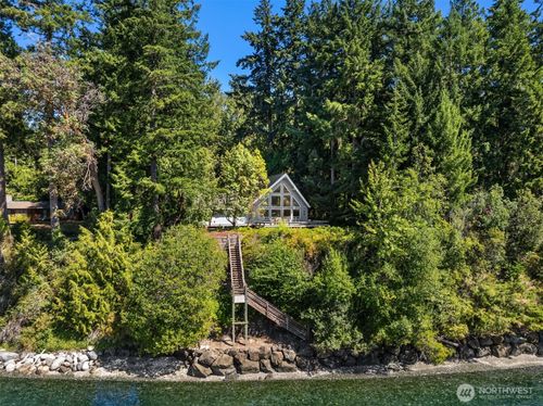 16273 Reitan Rd Ne, Bainbridge Island, WA, 98110-1002 | Card Image