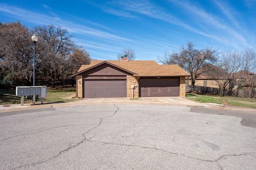 701 Stonecroft Circle, Edmond, OK, 73034 | Card Image