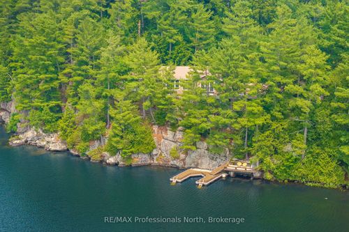 1077 Precambrian Dr, Haliburton, ON, P0A1S0 | Card Image