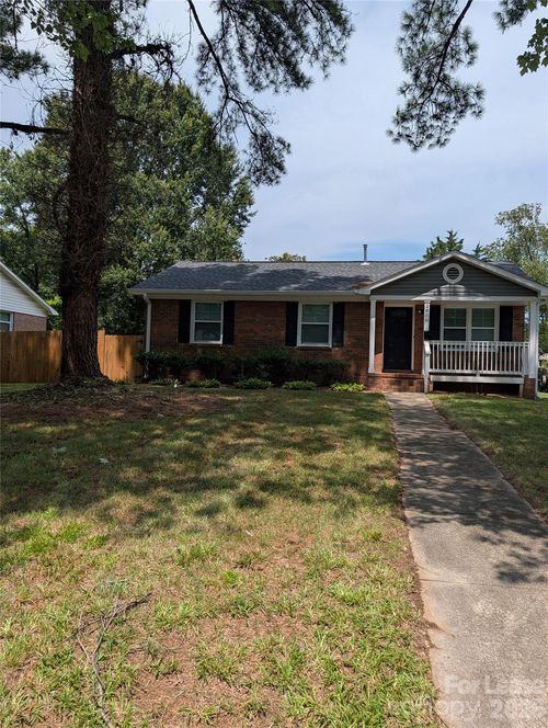 2800 Dalecrest Dr, Charlotte, NC, 28269-4722 | Card Image