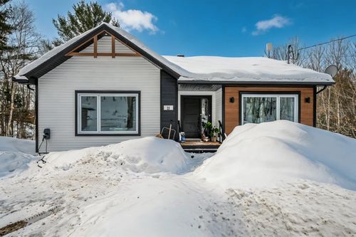 50 Ch Du Lac-Léonard, Saint Hippolyte, QC, J8A2M2 | Card Image