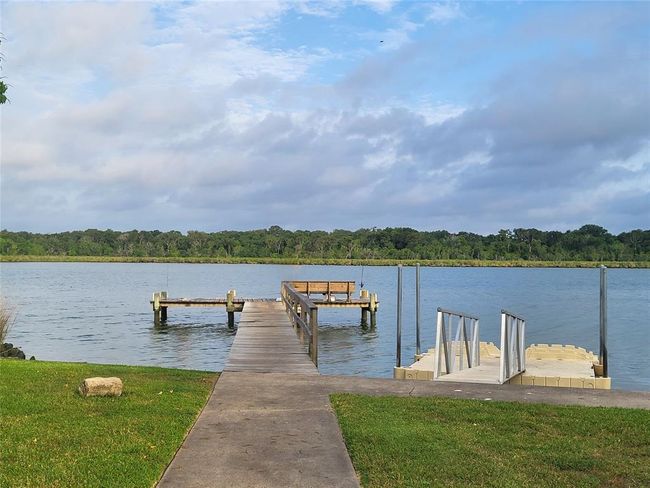Pier and kayak launch from Baronridge Park. | Image 38