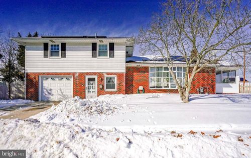 101 Giammarino Ave, Gibbstown, NJ, 08027-1311 | Card Image