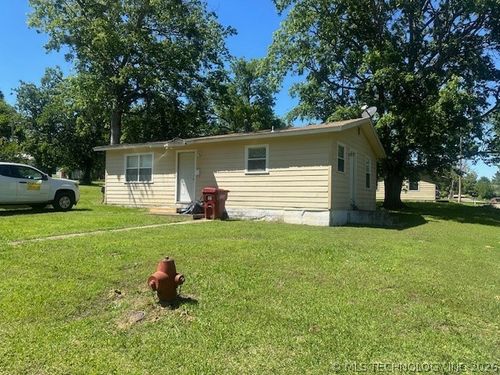 702 W Duke St, Hugo, OK, 74743-3016 | Card Image