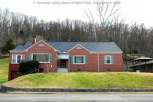 624 Kanawha Ave E, Clendenin, WV, 25045-9505 | Card Image