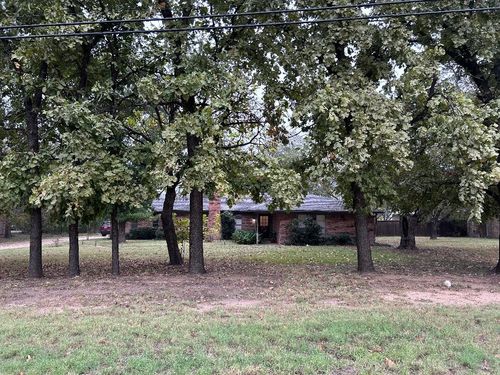 213 Southwest Dr, Clyde, TX, 79510-4017 | Card Image