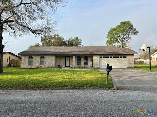 610 Davis St, Edna, TX, 77957-3210 | Card Image