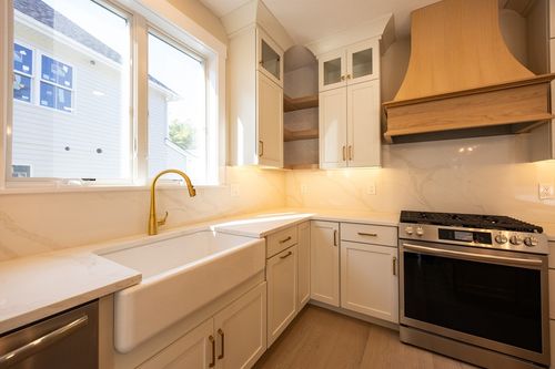 37-26 Thomas Mann Cir, Norfolk, MA, 02056-1684 | Card Image