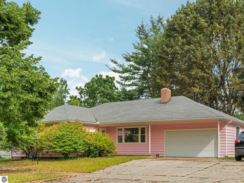 611 Washington St, Cadillac, MI, 49601-2040 | Card Image