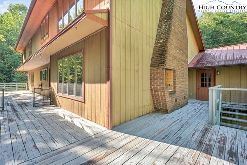 358 Devonwood Dr, Boone, NC, 28607-7947 | Card Image