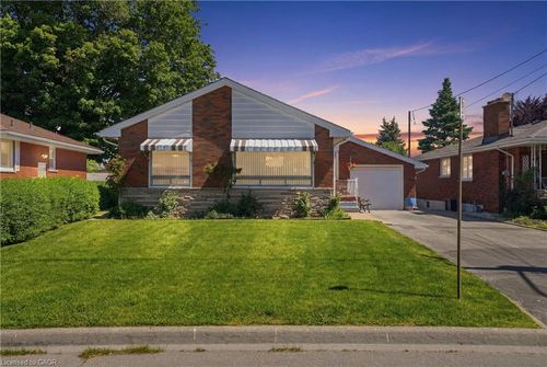18 Pleasant Ave, Stoney Creek, ON, L8G2L2 | Card Image