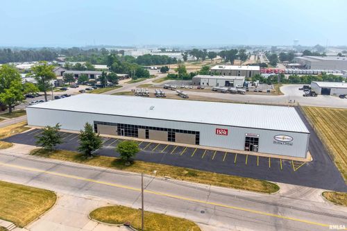 5001 J St Sw, Cedar Rapids, IA, 52404-4921 | Card Image
