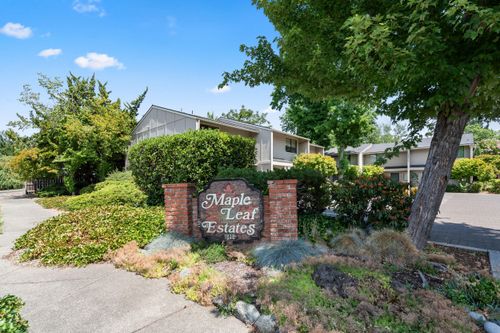 4a-1327 Maple Leaf Ct, Medford, OR, 97504-7577 | Card Image
