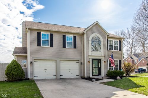 10899 Woodward Dr, Fishers, IN, 46037-8939 | Card Image