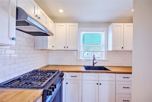 45 Gordon St, Cranston, RI, 02910-1415 | Card Image