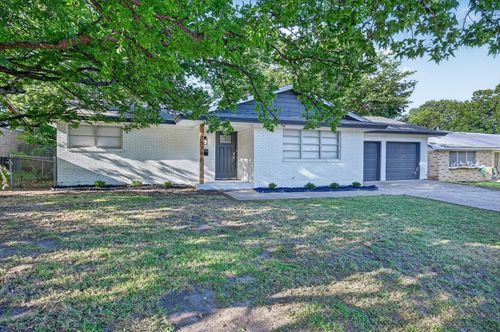 7516 S College Cir, North Richland Hills, TX, 76180-6406 | Card Image