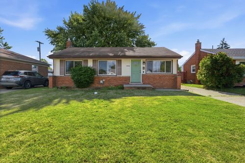 28604 Bohn St, Roseville, MI, 48066-2489 | Card Image