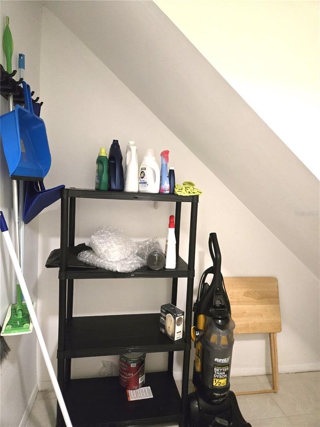 Walk- in-Pantry | Image 21