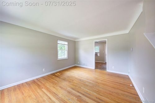 370 Parkview Dr, Plymouth, MI, 48170-1839 | Card Image