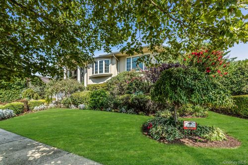 3101 Lonni Ln, Merrick, NY, 11566-5140 | Card Image