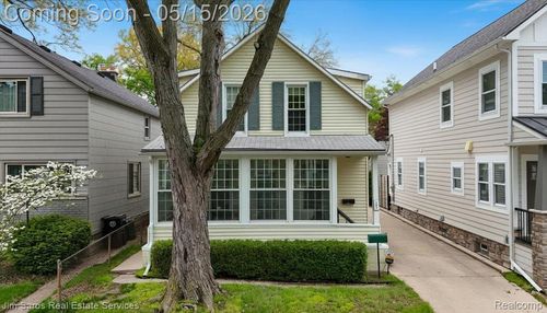 124 Muir Rd, Grosse Pointe Farms, MI, 48236-3617 | Card Image