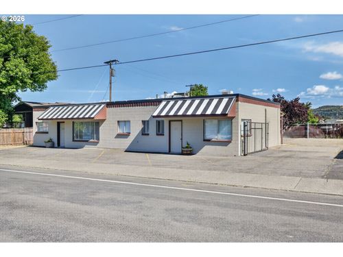 852 Snipes St, The Dalles, OR, 97058-4220 | Card Image