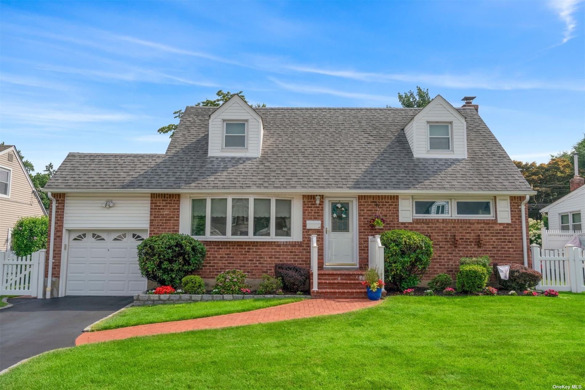 Underhill Ave, Syosset, NY 11791