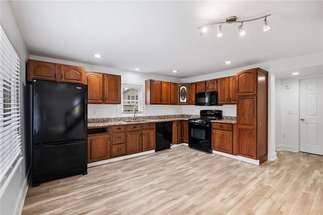 1028 Moon Run Rd, House other with 3 bedrooms, 3 bathrooms and 4 parking in Mc Kees Rocks PA | Image 11