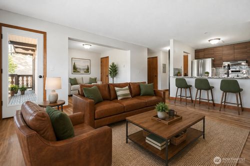 202-325 Division St, Leavenworth, WA, 98826-1470 | Card Image