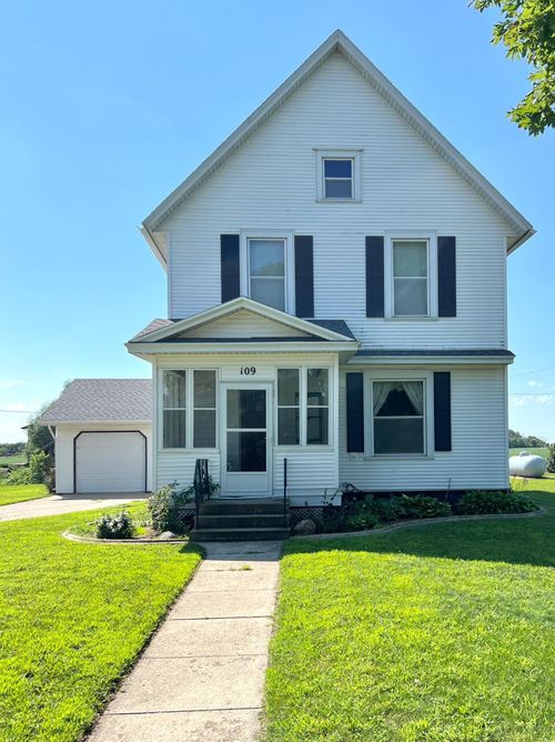 109 White St N, Comfrey, MN, 56019-1007 | Card Image